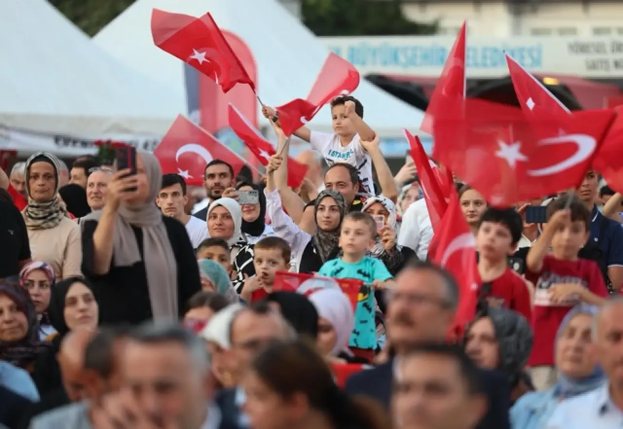  “O gece dünya, inananların vatan uğruna neler yapabileceğini izledi” 19