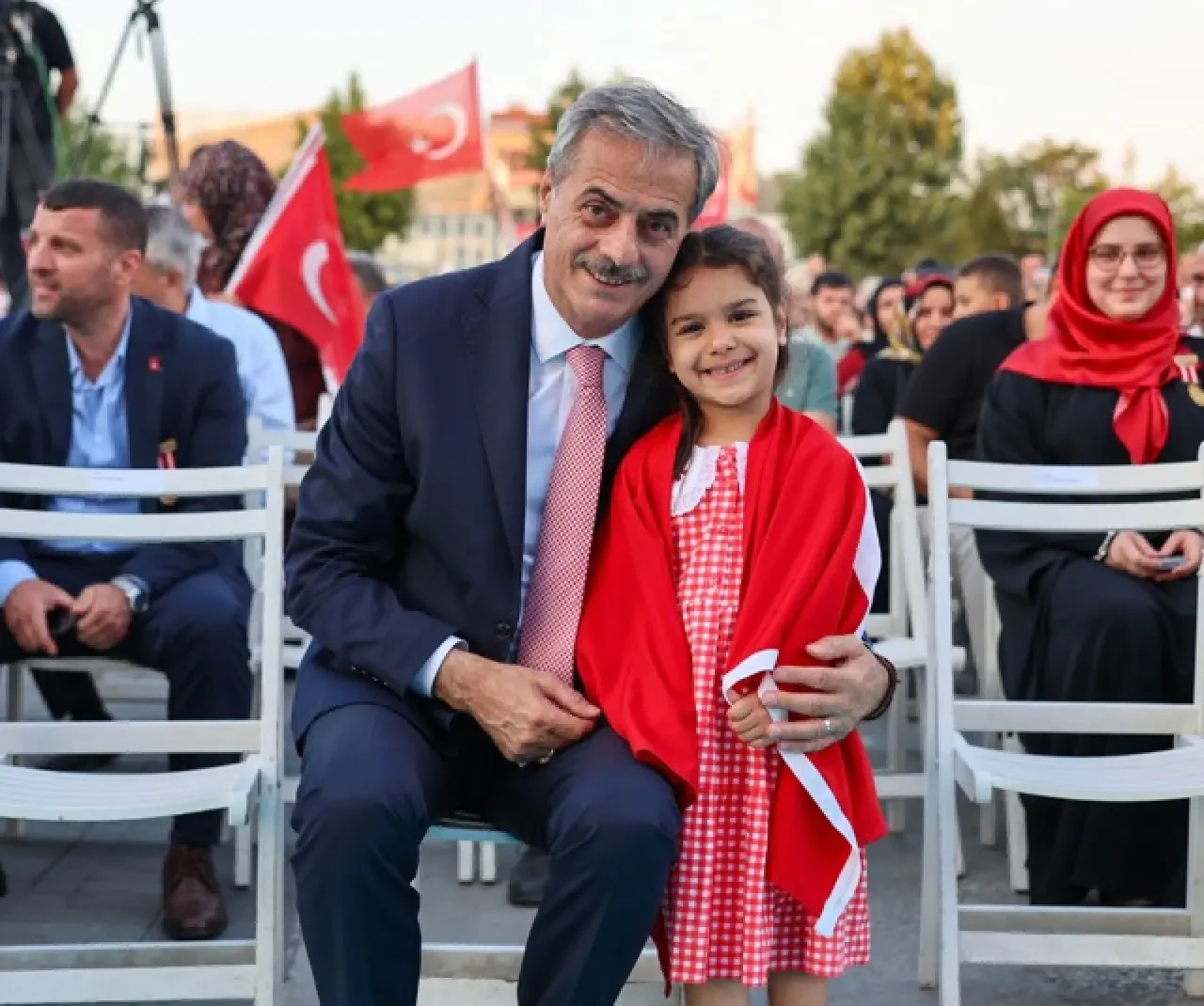  “O gece dünya, inananların vatan uğruna neler yapabileceğini izledi” 15