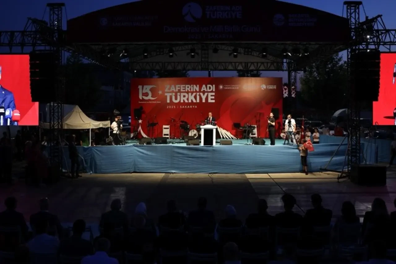  “O gece dünya, inananların vatan uğruna neler yapabileceğini izledi” 12