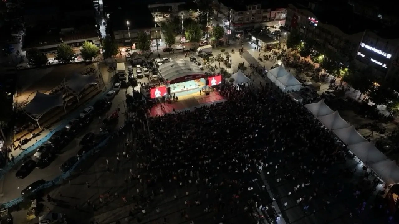 “O gece dünya, inananların vatan uğruna neler yapabileceğini izledi” 8