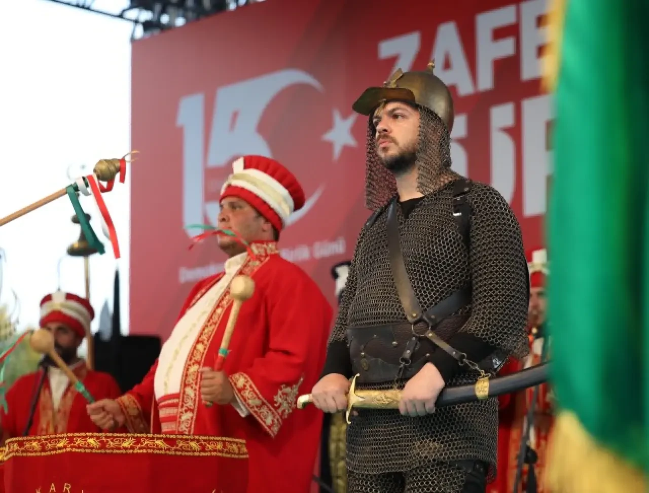  “O gece dünya, inananların vatan uğruna neler yapabileceğini izledi” 20