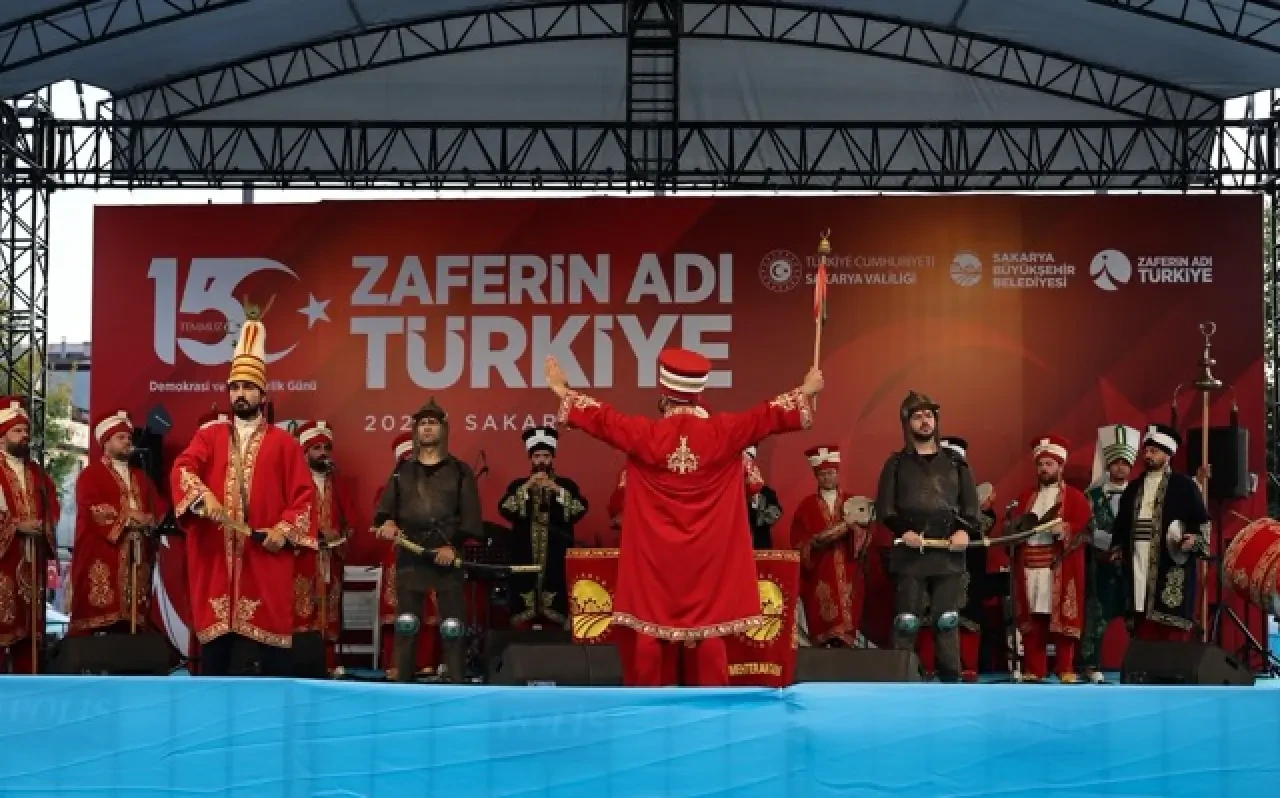  “O gece dünya, inananların vatan uğruna neler yapabileceğini izledi” 16