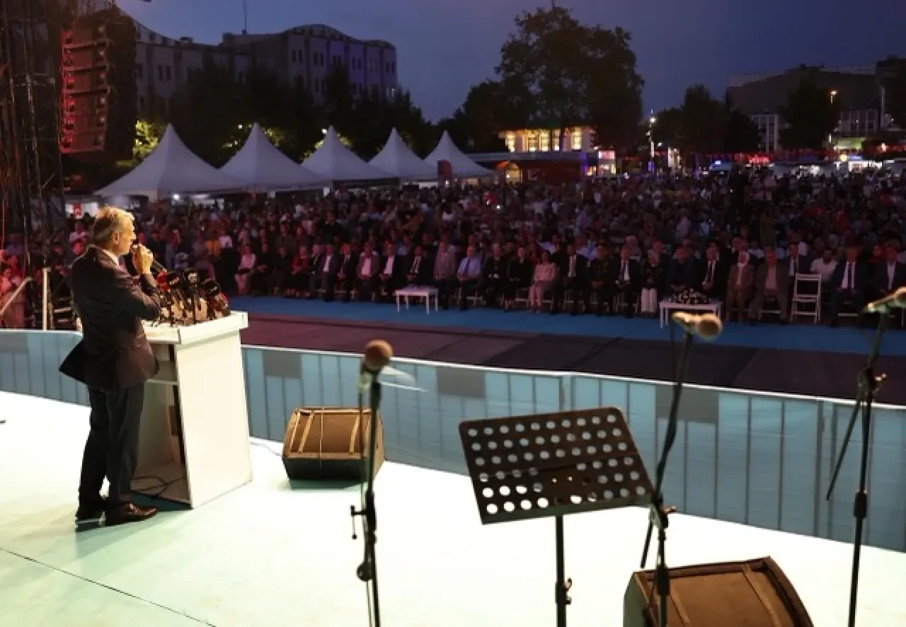  “O gece dünya, inananların vatan uğruna neler yapabileceğini izledi” 14