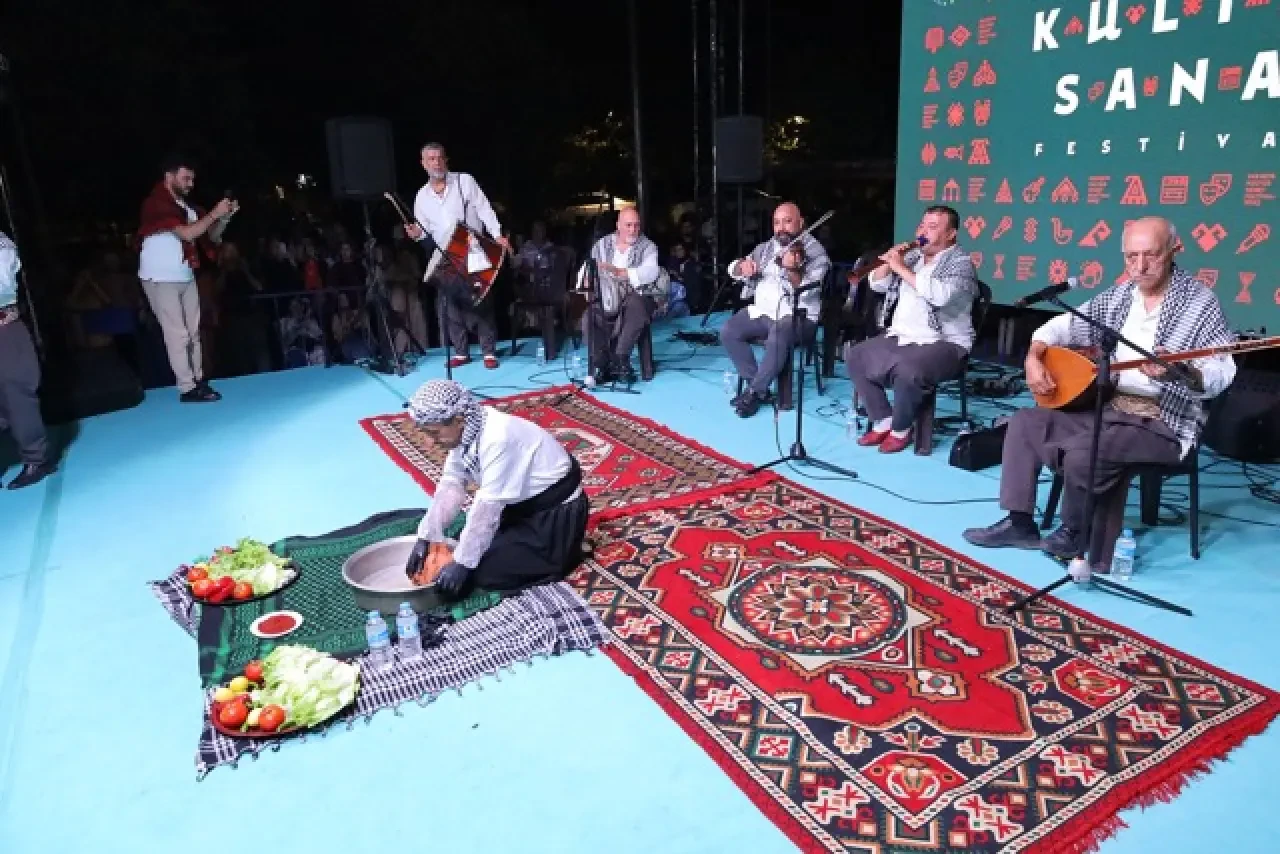 Doğu ve Güneydoğu’nun kültür şöleni Sakarya’da yaşandı 4