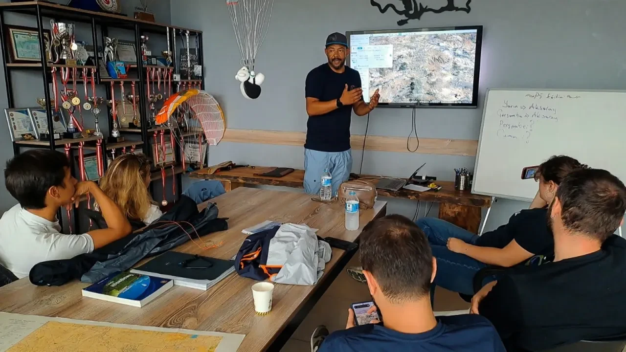 Sakarya’da yamaç paraşütü pilotları gökyüzüyle tanışıyor 4