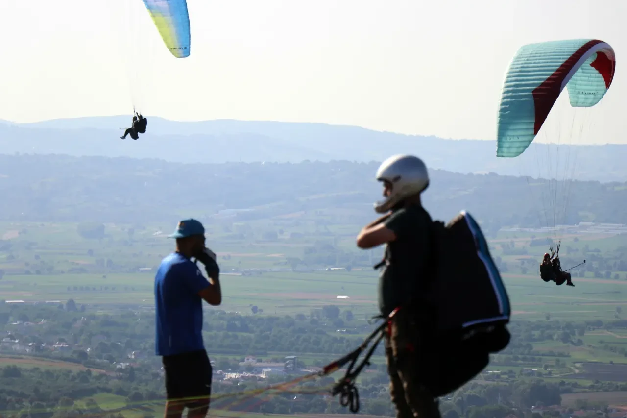 Sakarya’da yamaç paraşütü pilotları gökyüzüyle tanışıyor 6