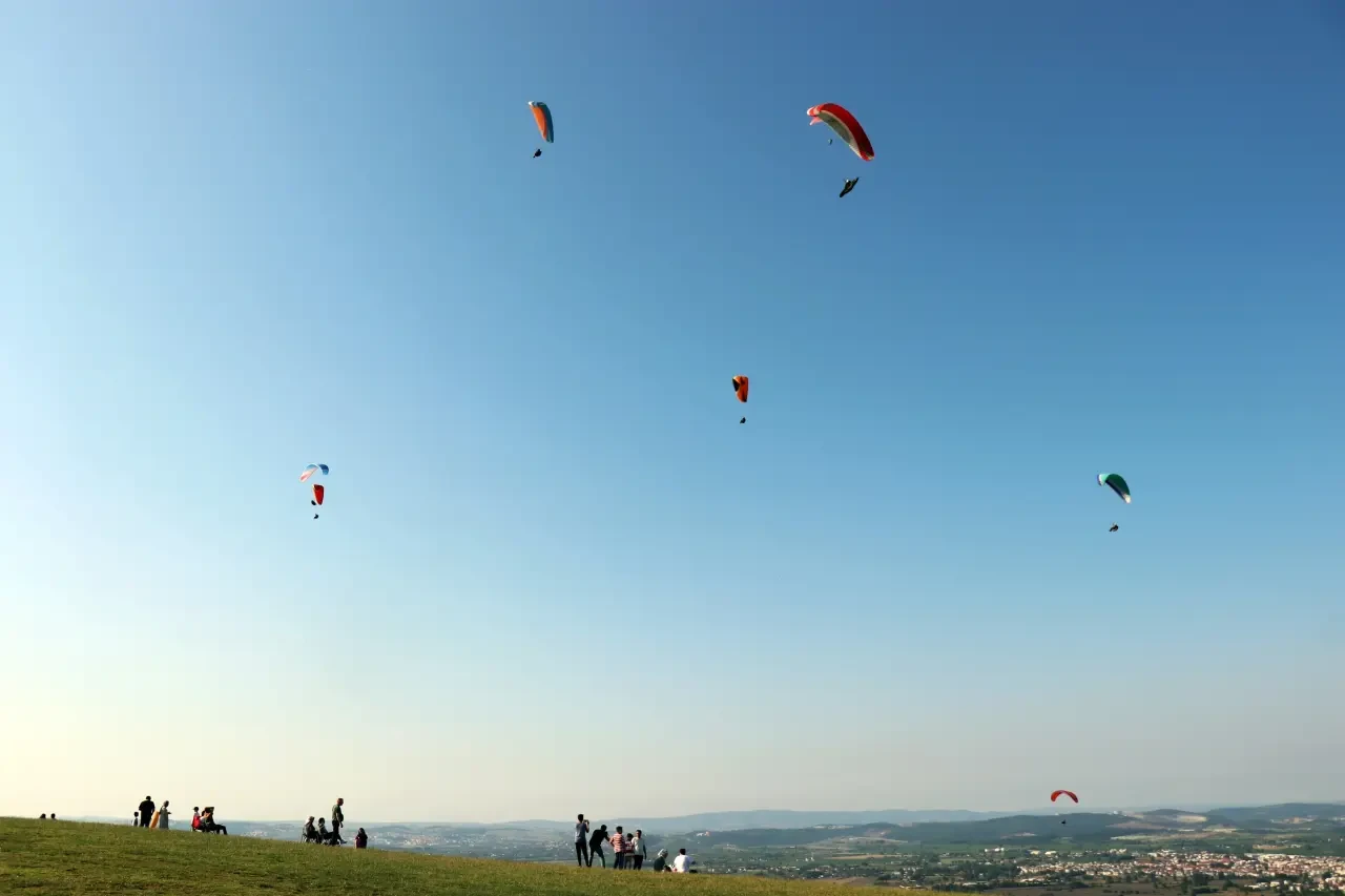 Sakarya’da yamaç paraşütü pilotları gökyüzüyle tanışıyor 5