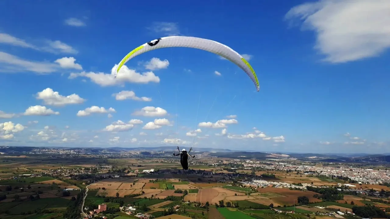 Sakarya’da yamaç paraşütü pilotları gökyüzüyle tanışıyor 7