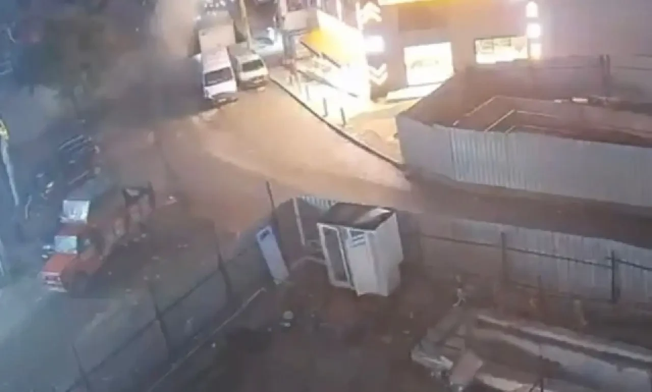 Gebze'deki binanın yıkılma anı güvenlik kameras anbean kaydetti 1