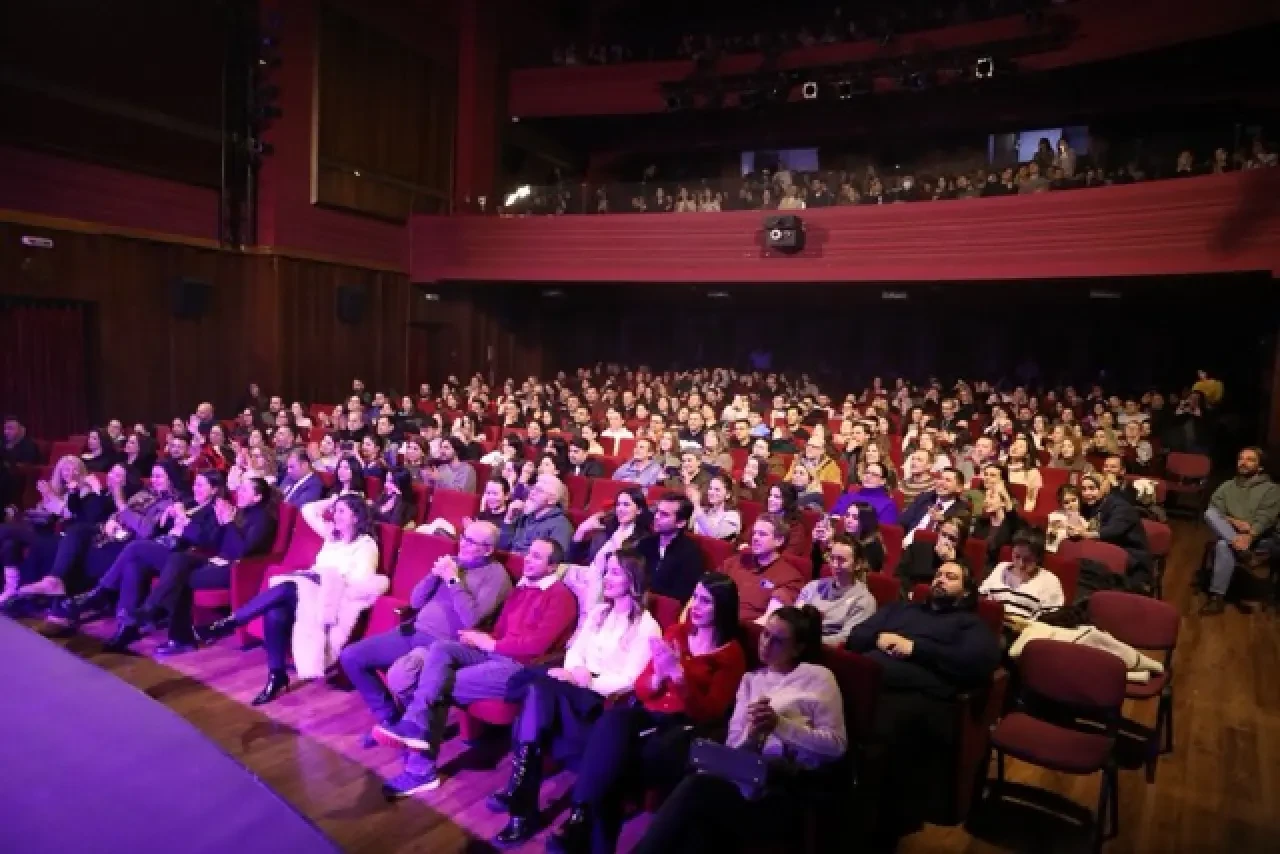 Bursa’da Gaye Su Akyol ile müzik dolu gece 3