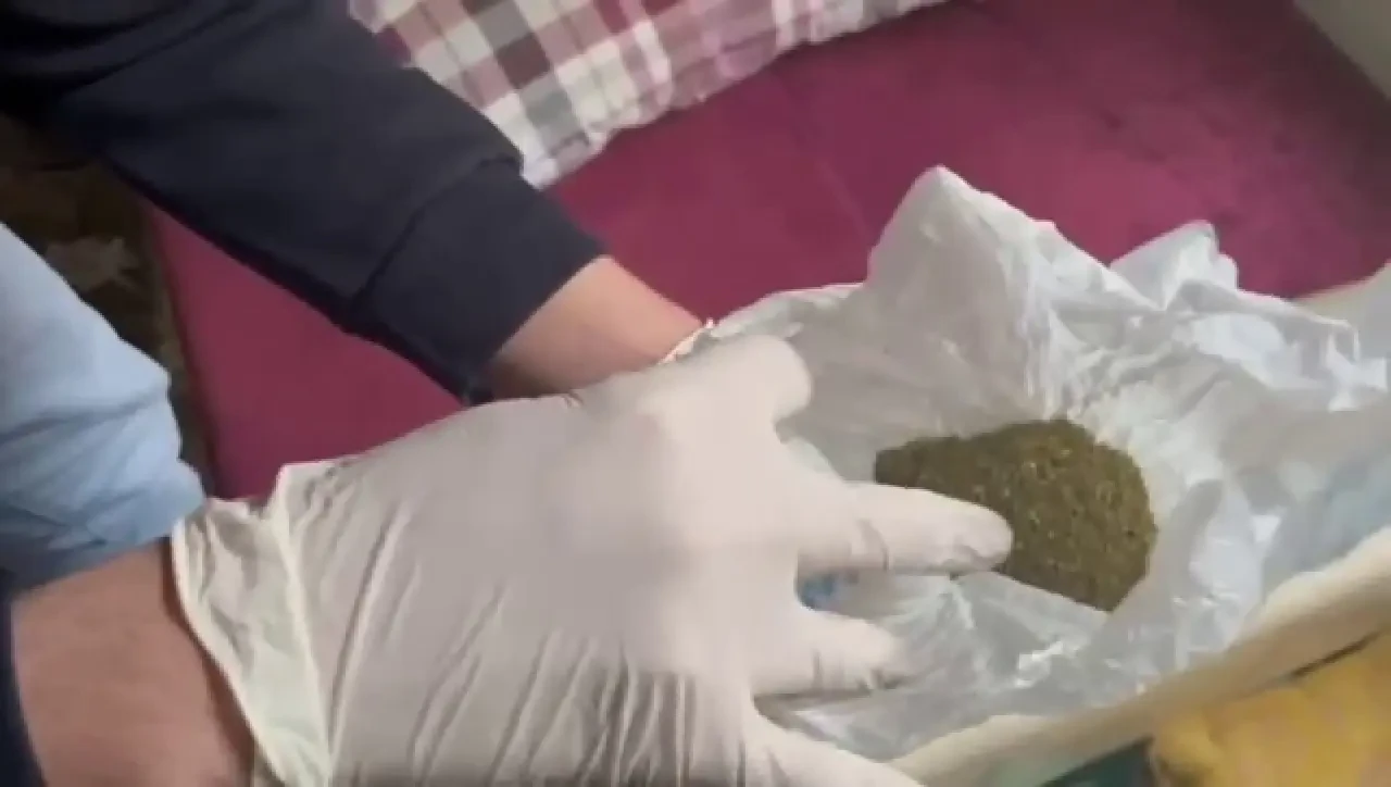 Polis uyuşturucuya geçit vermiyor: 2 ilçede 7 şüpheli gözaltına alındı 4
