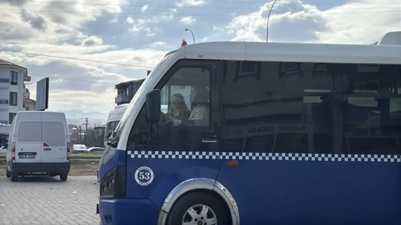 Dolmuş Direksiyonunda Bir Genç Kadın Sakarya’dan Örnek Oldu 1