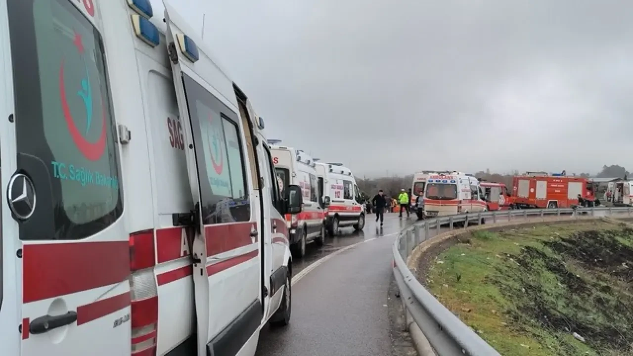 Antalya'da trafik kazası: Ölü ve yaralılar var 4