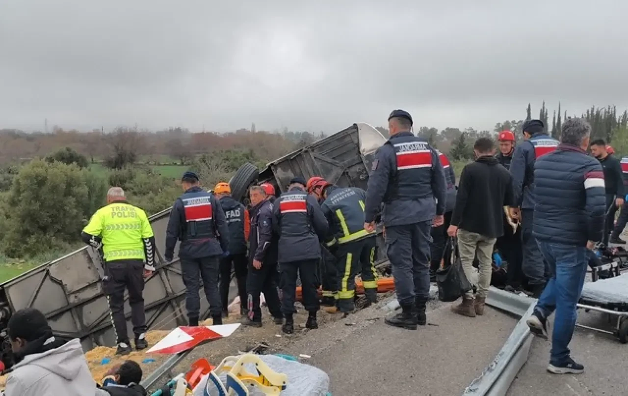 Antalya'da trafik kazası: Ölü ve yaralılar var 1