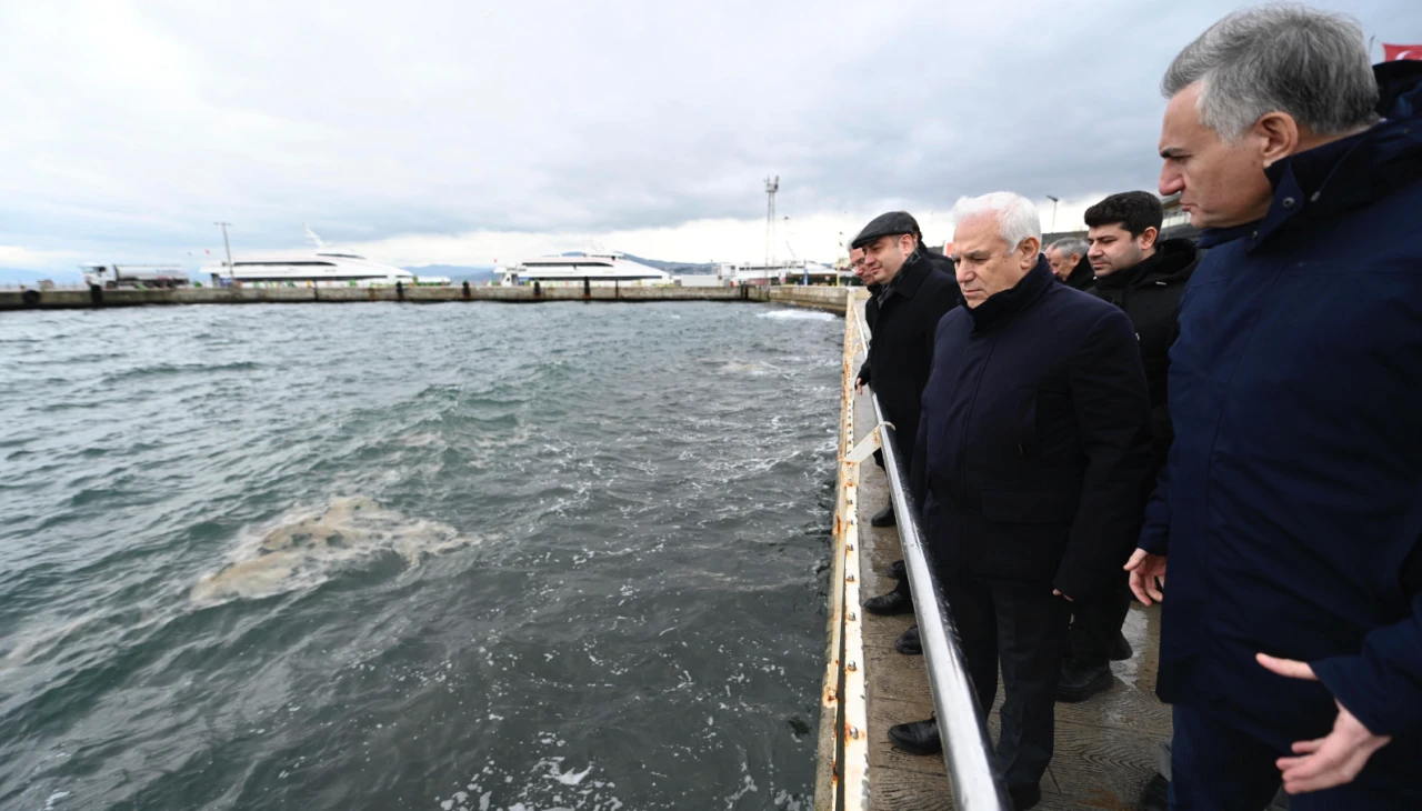 Marmara Denizi'nde Müsilaj Tehdidi: Bursa Belediye Başkanı Acil Çözüm İstiyor