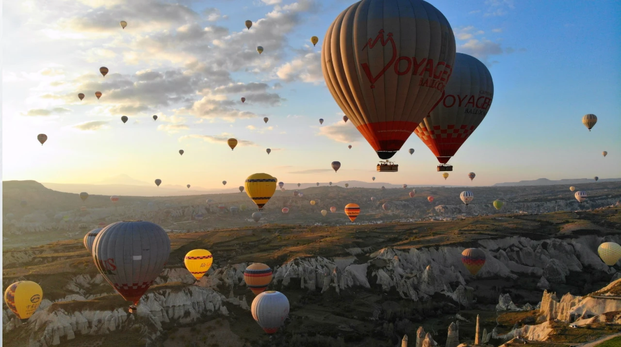 Türkiye'de Balon Turizmi Rekoru: 933 Bin Yolcuyla 2024'un En İyi Yılı!