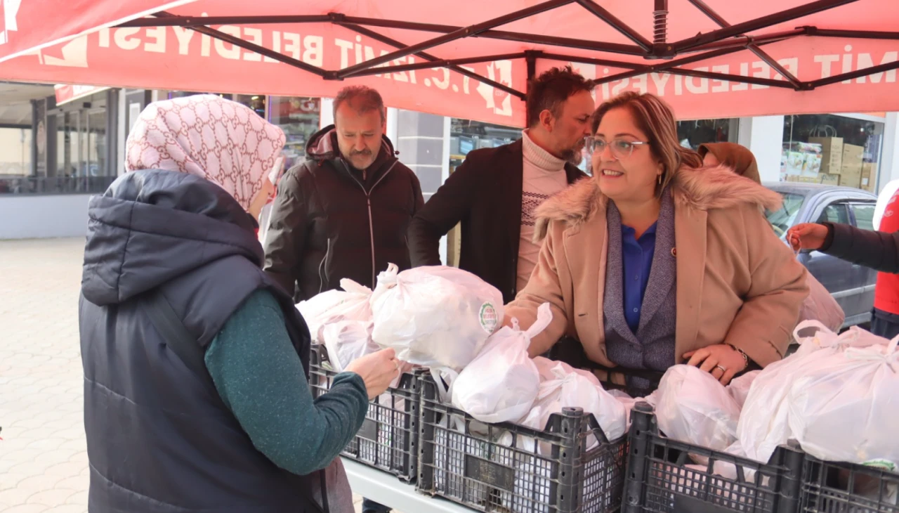 İzmit Belediyesi kendi ürettiği mantarları halkla buluşturmaya devam ediyor