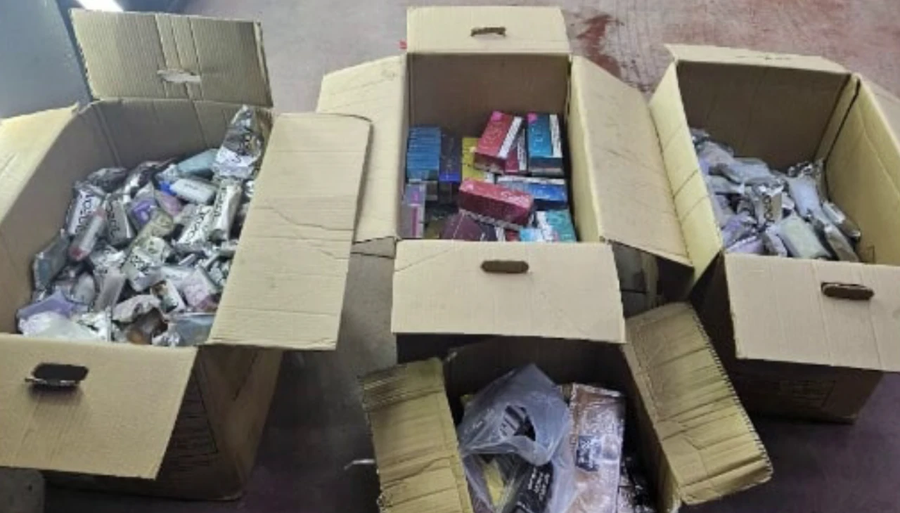 Polisten kaçakçılık operasyonu: 2 gözaltı
