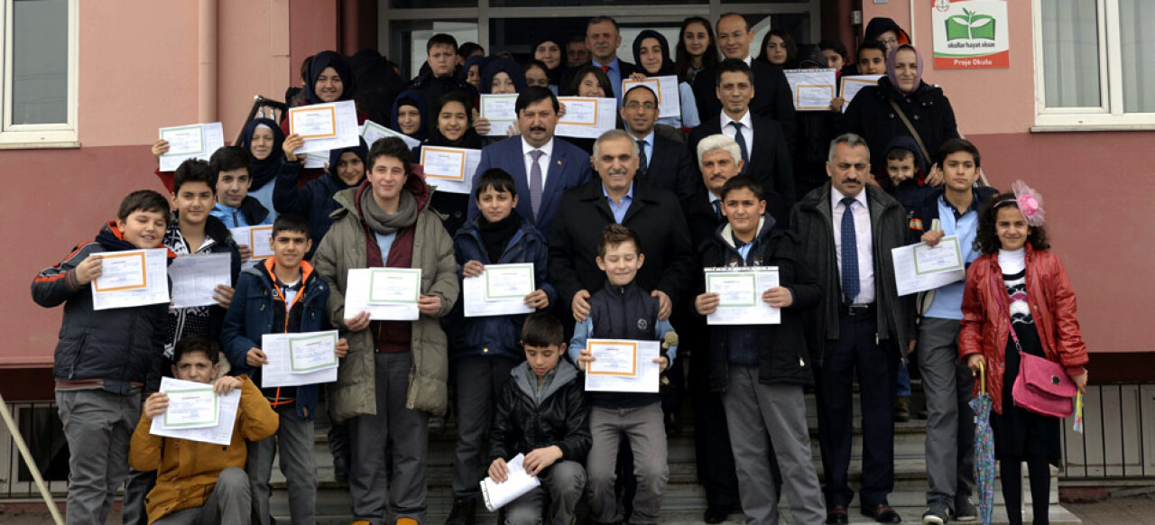 Hendek'te TEOG Türkiye birincisine okulunda tören düzenlendi