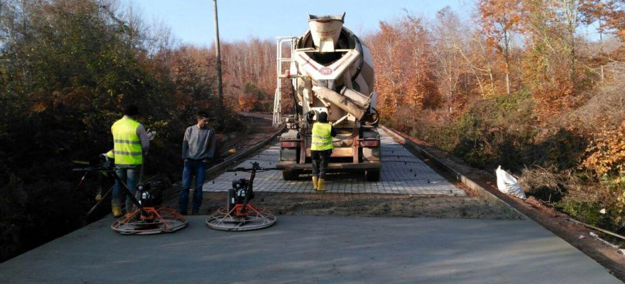 Kandıra'da iki köy yolu betonla kaplandı