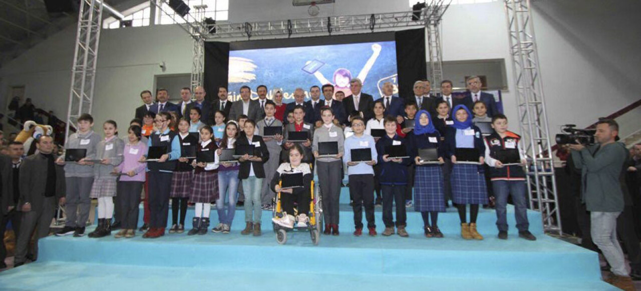 Kocaeli’nde 27 bin 180 öğrenci daha tablet bilgisayalarına kavuştu