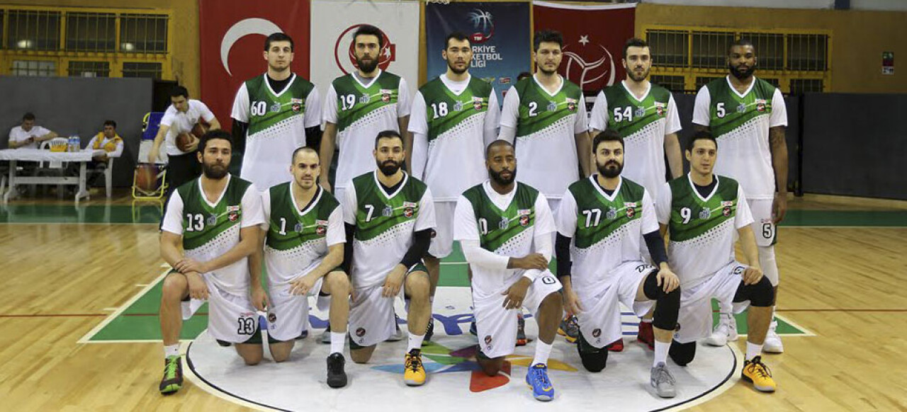 Dev Adamlar Evinde Galip