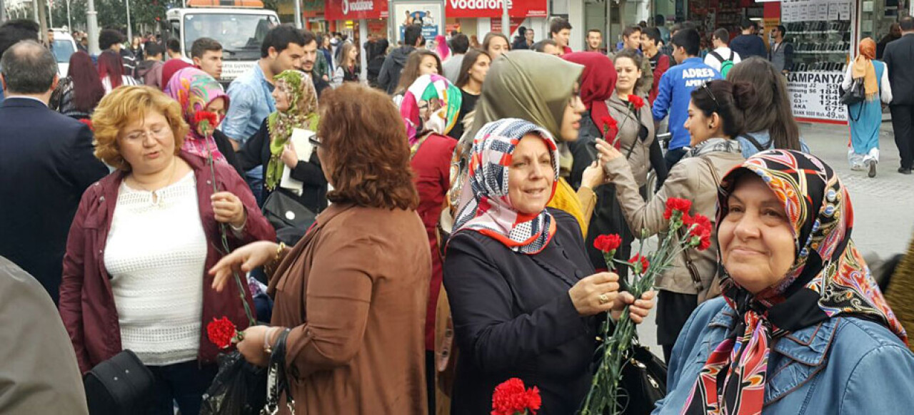 Varol 'Kadınlar çiçek, çiçekler sevginin dilidir'