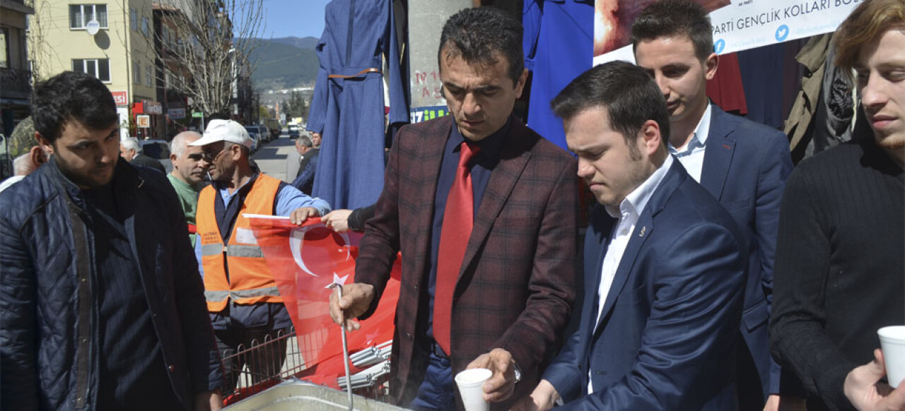 Bolu'da “buğday çorbası” ile “üzüm hoşafı” dağıtıldı