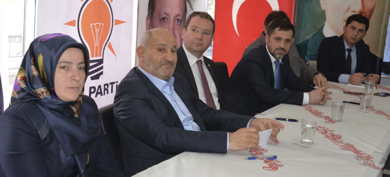 AK Parti Hendek İlçe Teşkilatı toplandı