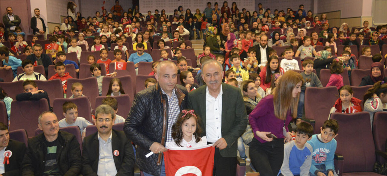 Kartepe Bilgi Evi Öğrencileri İstiklal Marşı’nın Kabulünü Kutladı