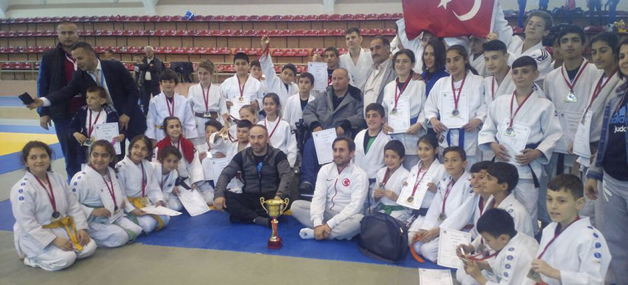 Sakarya, Düzce Türk Judo Kafilesi şampiyon oldu