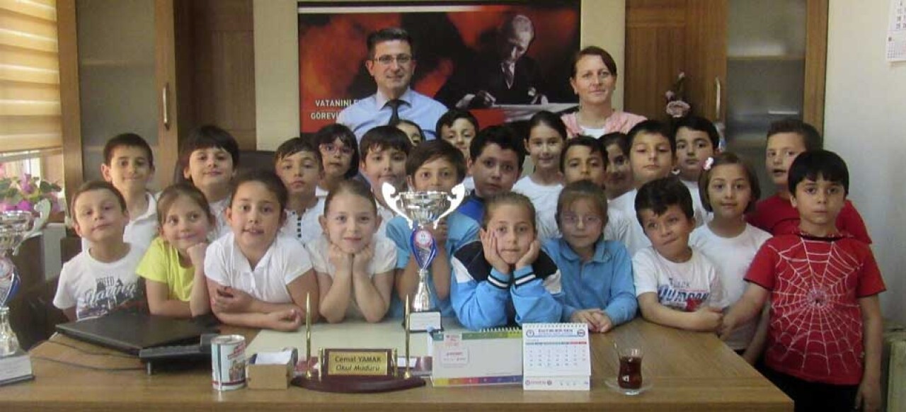 Bekir Sıtkı Durgun Geleneksel Çocuk Oyunlarında İki Dalda Şampiyon
