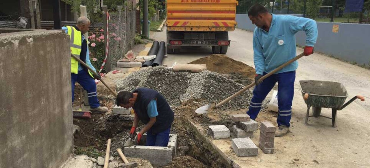 Kartepe’de yağmursuyu hattı çalışması