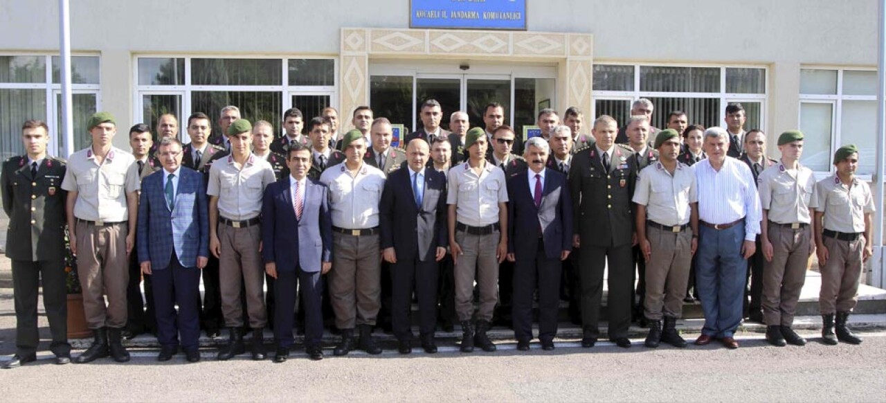 Başkan Karaosmanoğlu, Asker ve Polislerle bayramlaştı