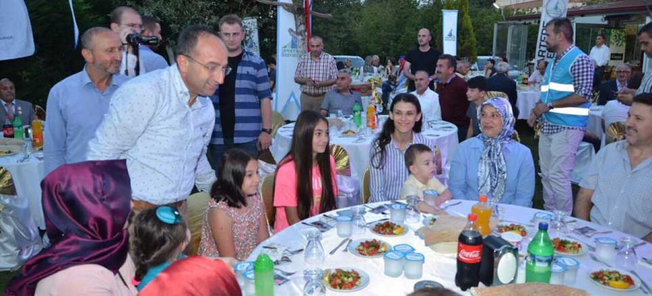 Üzülmez şehit ve gazi aileleriyle iftar yaptı