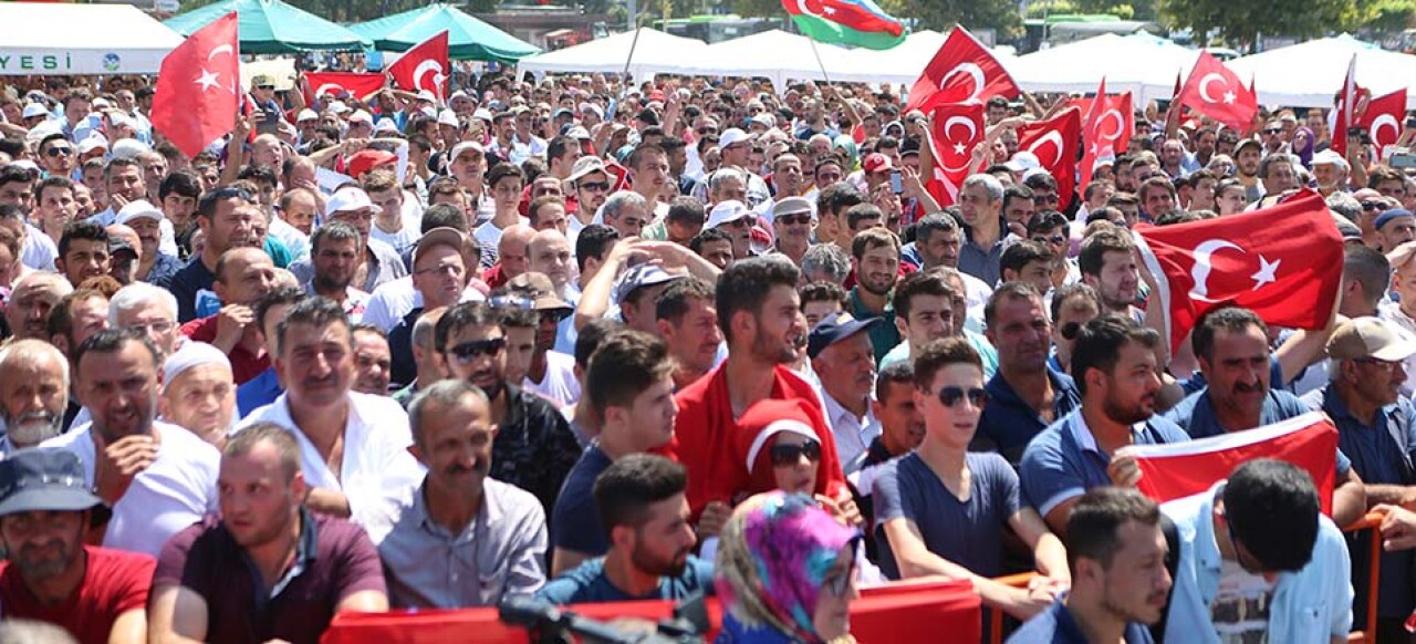 Sakarya Darbecilere Demokrasi Dersi Verdi