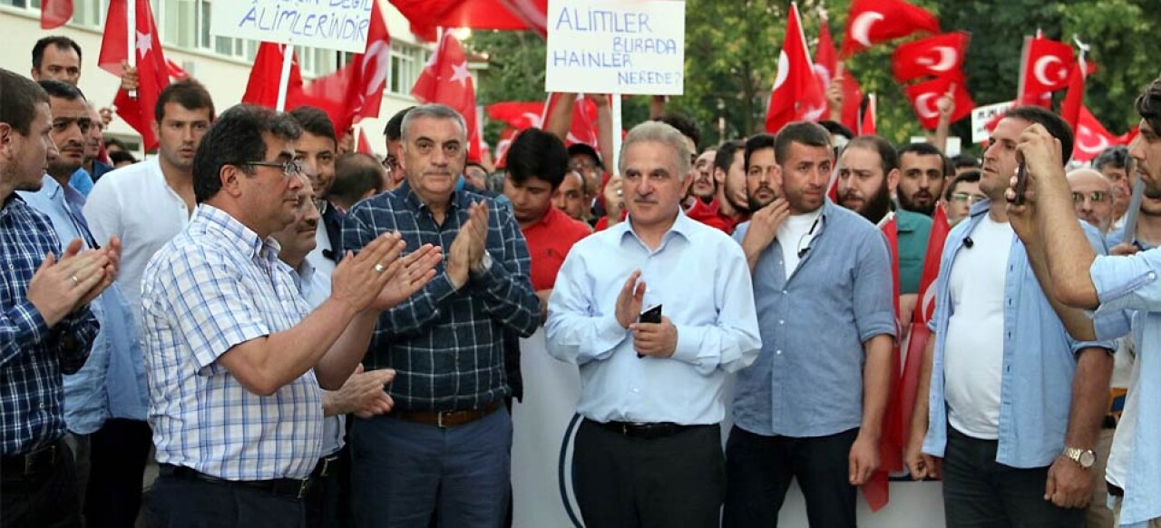 Sakarya Üniversitesi Darbeye Karşı Yürüdü