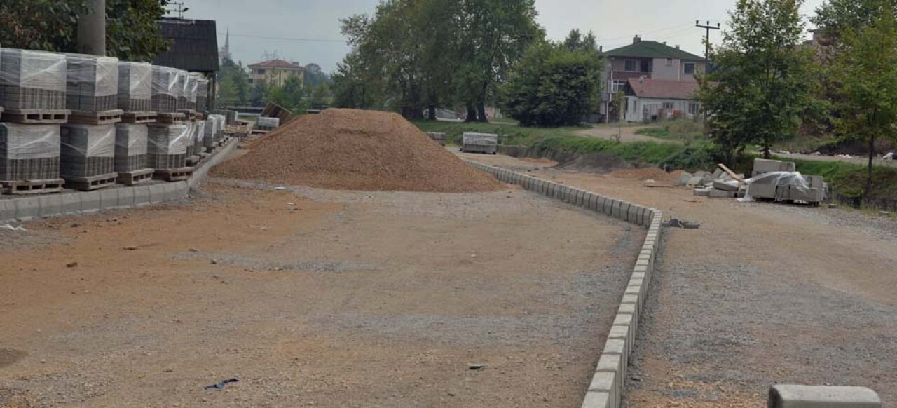 Hendek Uludere ve Yenimahalle’de kilit parke çalışması