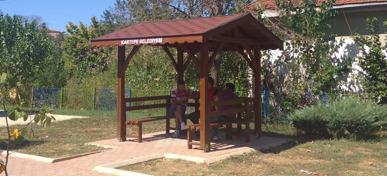 Kartepe’de Yeşil Alanlar Kamelyalarla Donatılıyor