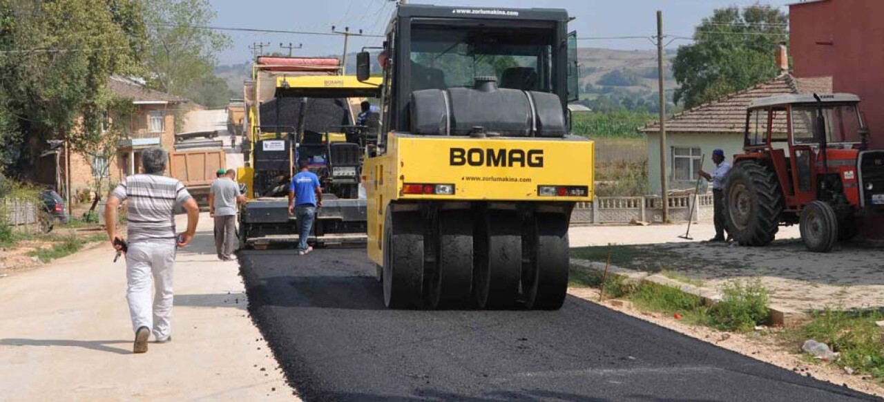 İshakçılar’da yol çalışmaları tam gaz ilerliyor