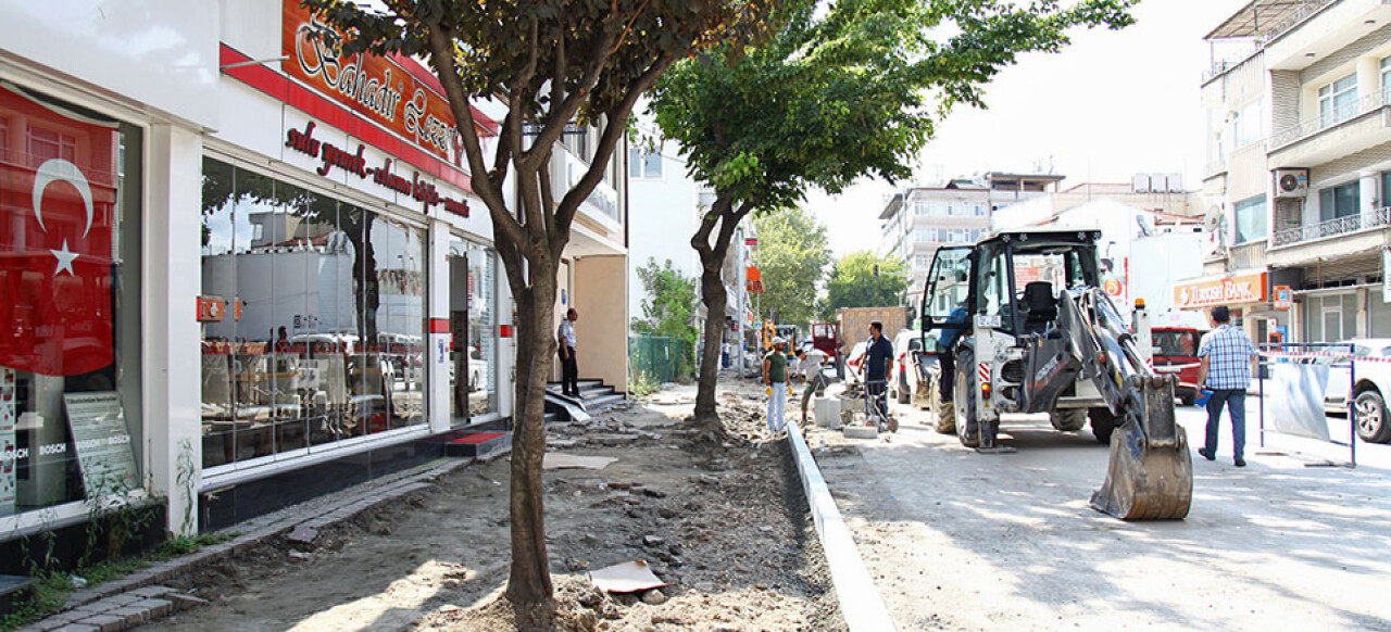 Ankara Caddesi’nde Dönüşüm Sürüyor