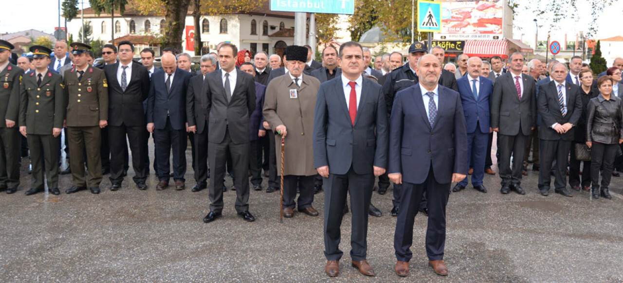 Ulu Önder Atatürk Hendek'te törenle anıldı