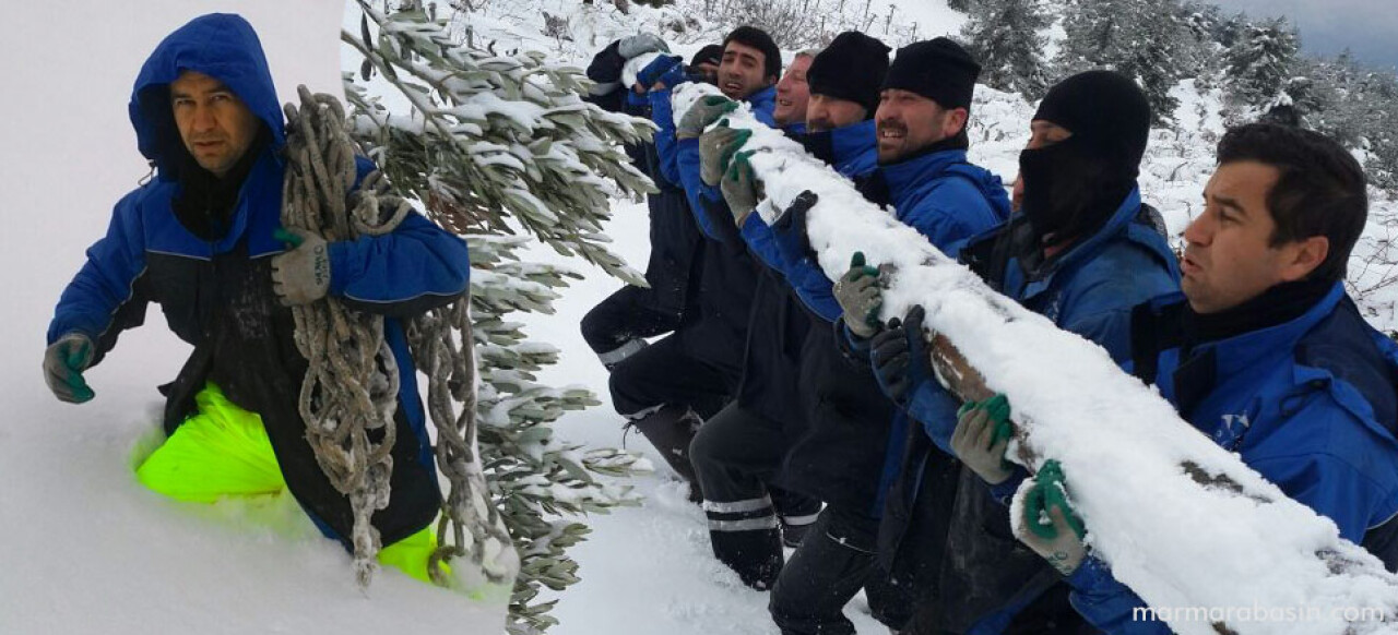 Buz yükü direkler arasındaki iletkenleri kopartıyor