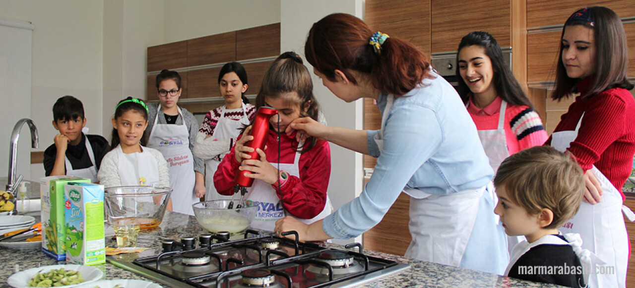 Çocuklar SGM’de ‘Glutensiz Waffle’ yaptılar