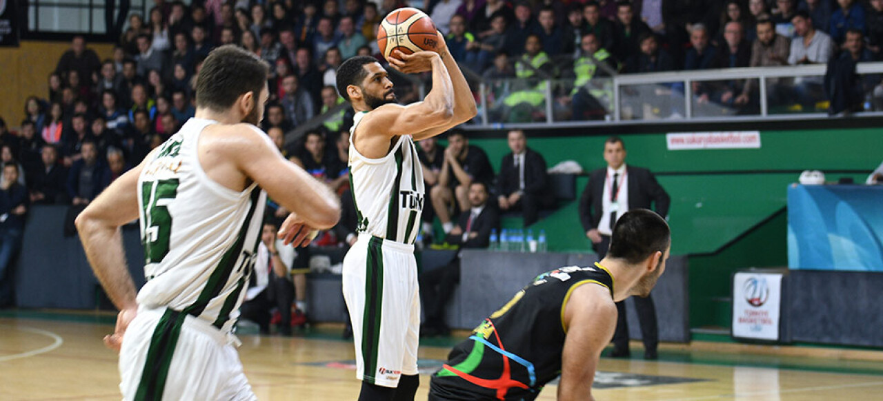 Sakarya Büyükşehir Basket lider bitirdi