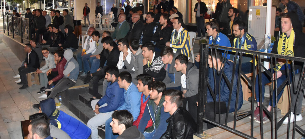 Malkaralılar Dev Ekran'da maç keyfi yaşadılar