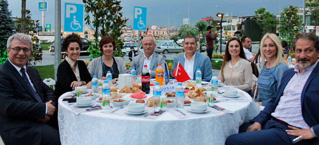 Konak ailesi iftarda buluştu