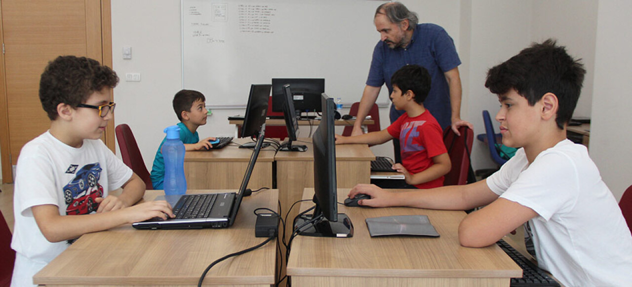 Minikler bilgisayarla SGM’de tanışıyor