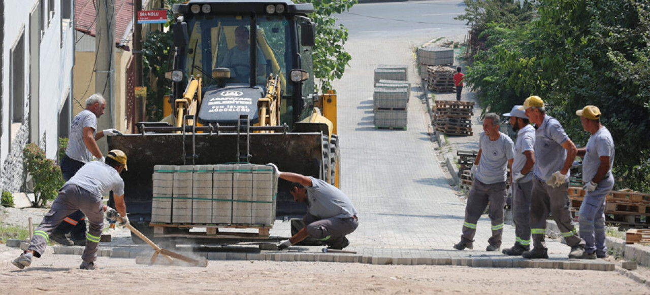 Adapazarı Bağlık Caddesi kilitli parke ile yenileniyor