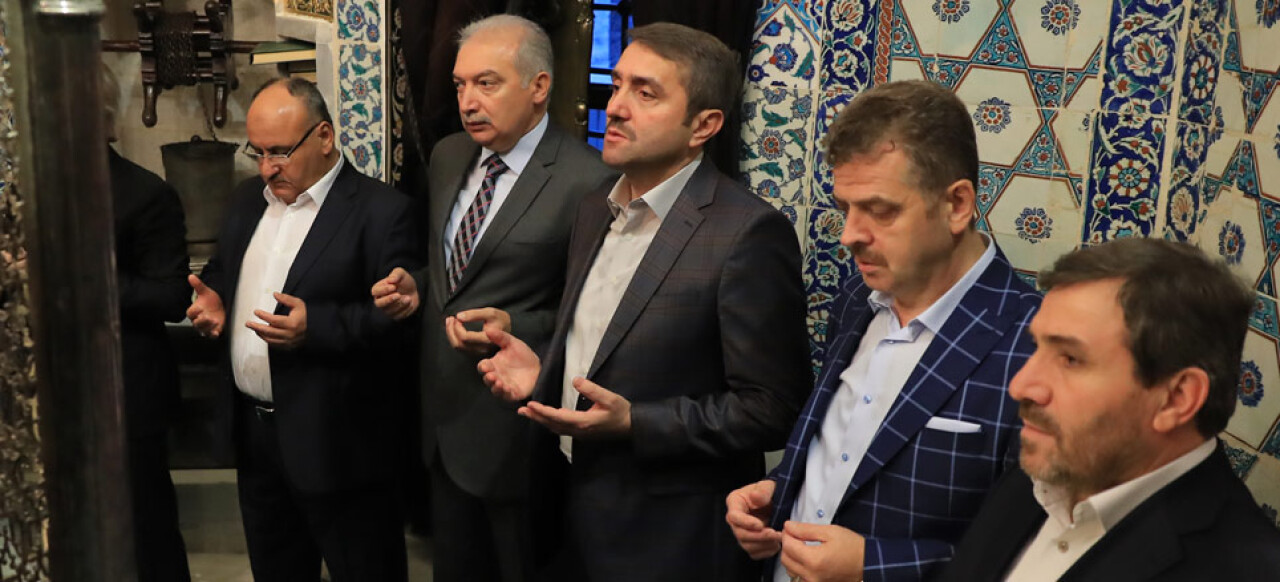 Başkan Uysal mesaisine Eyüp Sultan'da başladı